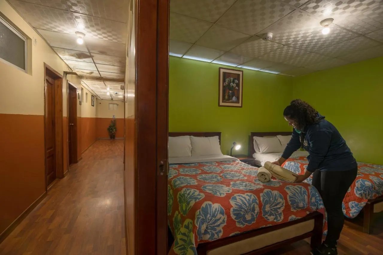 Hostal Downtown Quito Pensión